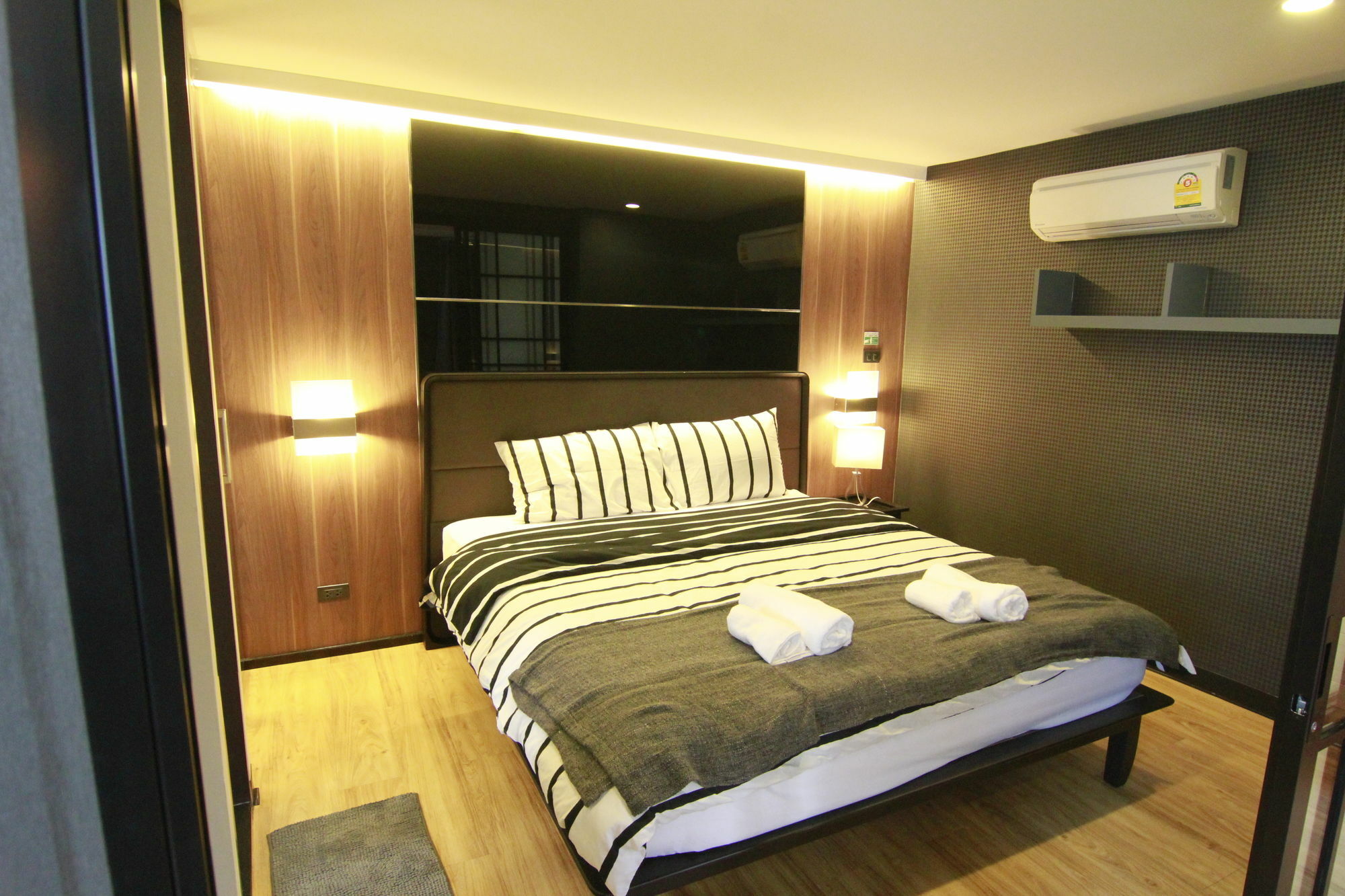 S Bloc Saladaeng Bed and Breakfast Bangkok Exteriör bild
